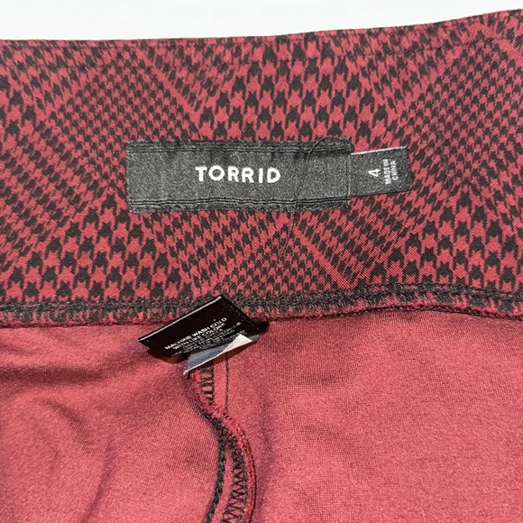 Torrid Red Black Houndstooth Pants NWOT SZ PLUS 4 - Picture 3 of 7